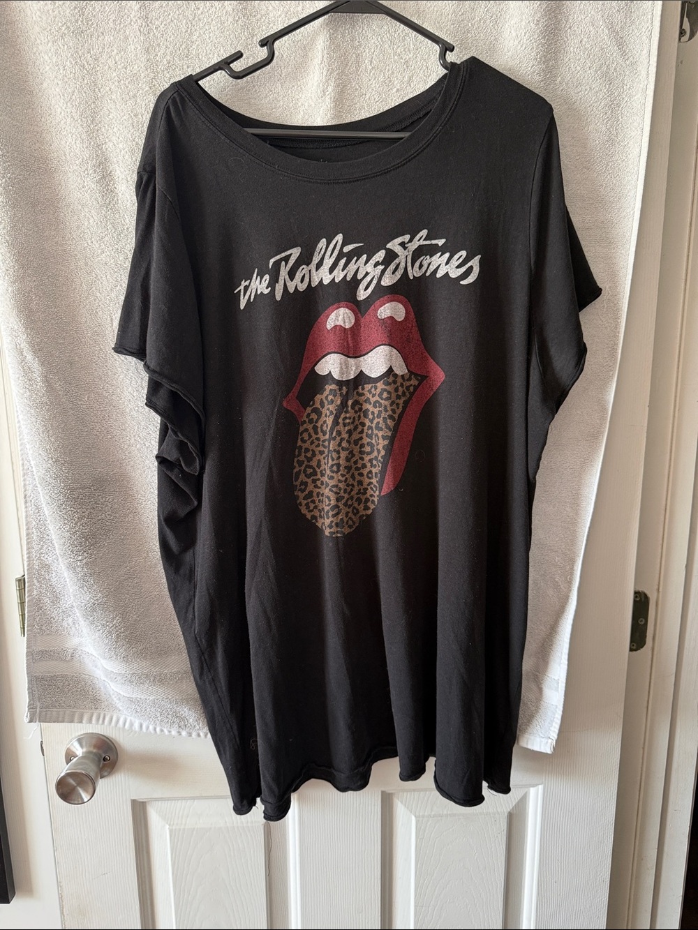 torrid Black Rolling Stones Tee with Red Lips and Leopard Tongue